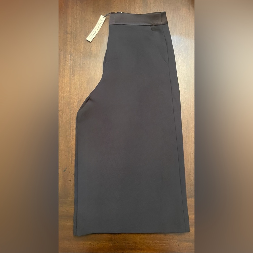 Alice +Olivia wide leg flat front capri pants with satin waistband